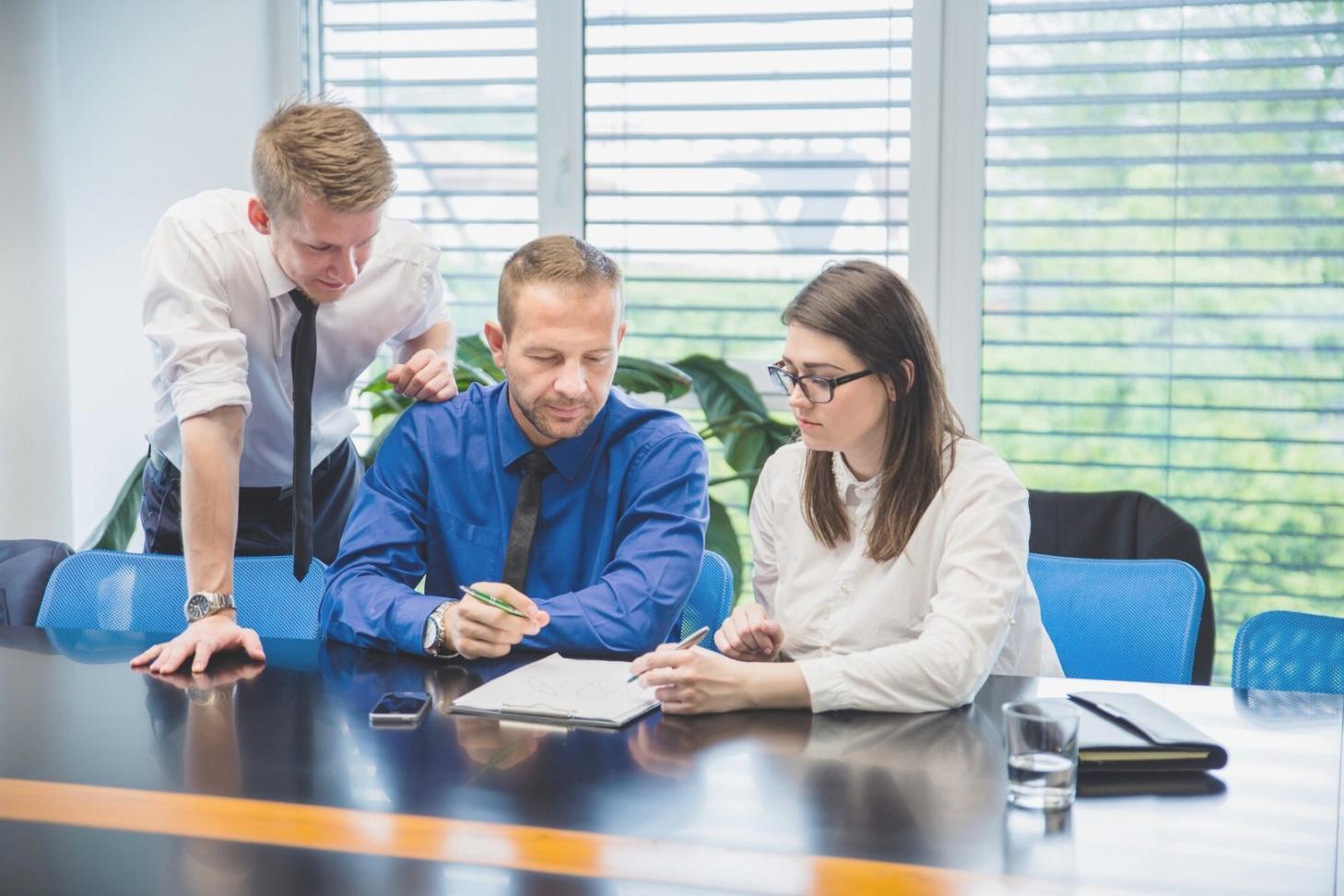 One-on-one consultation demonstrating personalized financial recovery planning approach